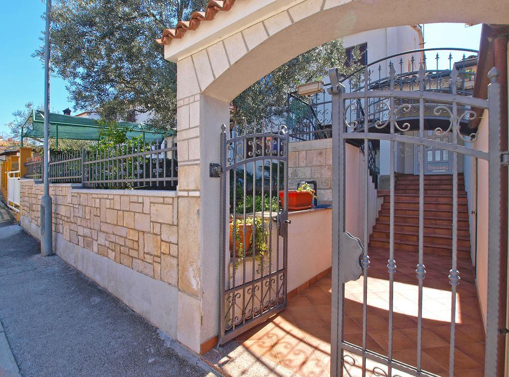 Apartments Lidija 1305 Pula Exterior foto